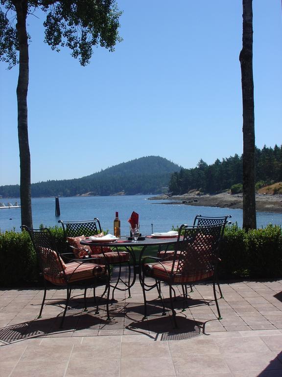 Galiano Oceanfront Inn & Spa Sturdies Bay Exterior foto