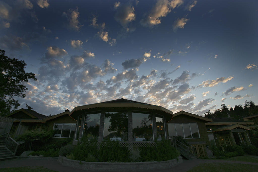 Galiano Oceanfront Inn & Spa Sturdies Bay Exterior foto