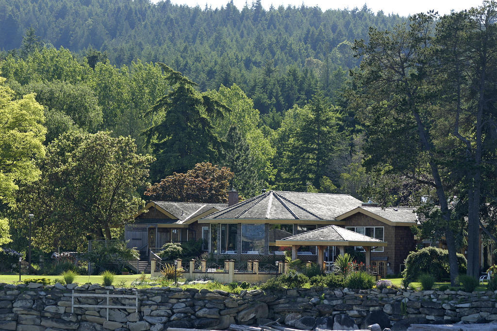 Galiano Oceanfront Inn & Spa Sturdies Bay Exterior foto